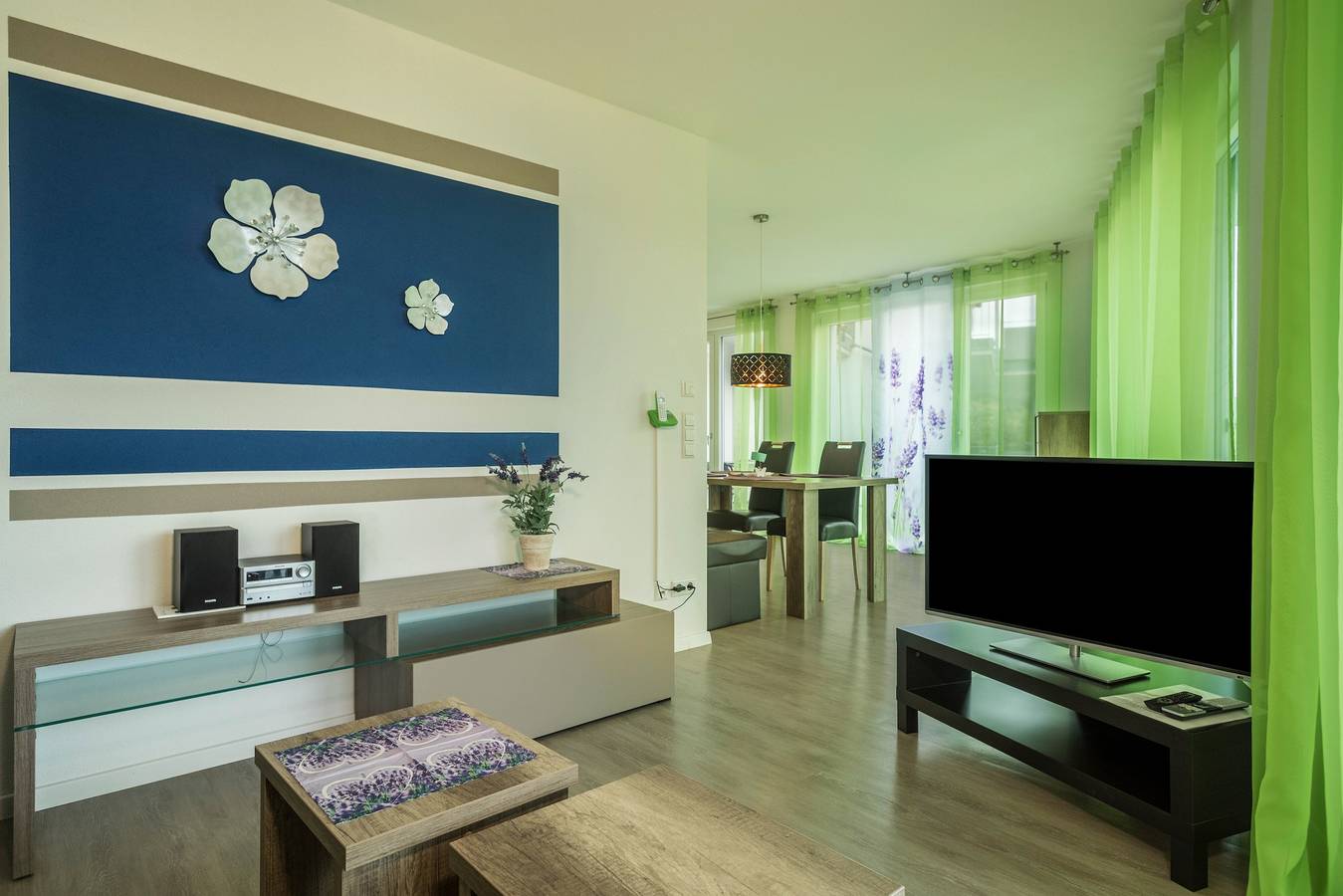 Ganze Wohnung, Gemütliche und liebevoll eingerichtete Ferienwohnung "Lavendel" mit überdachterterrasse, Balkon, in Sipplingen, Region Bodensee-Oberschwaben