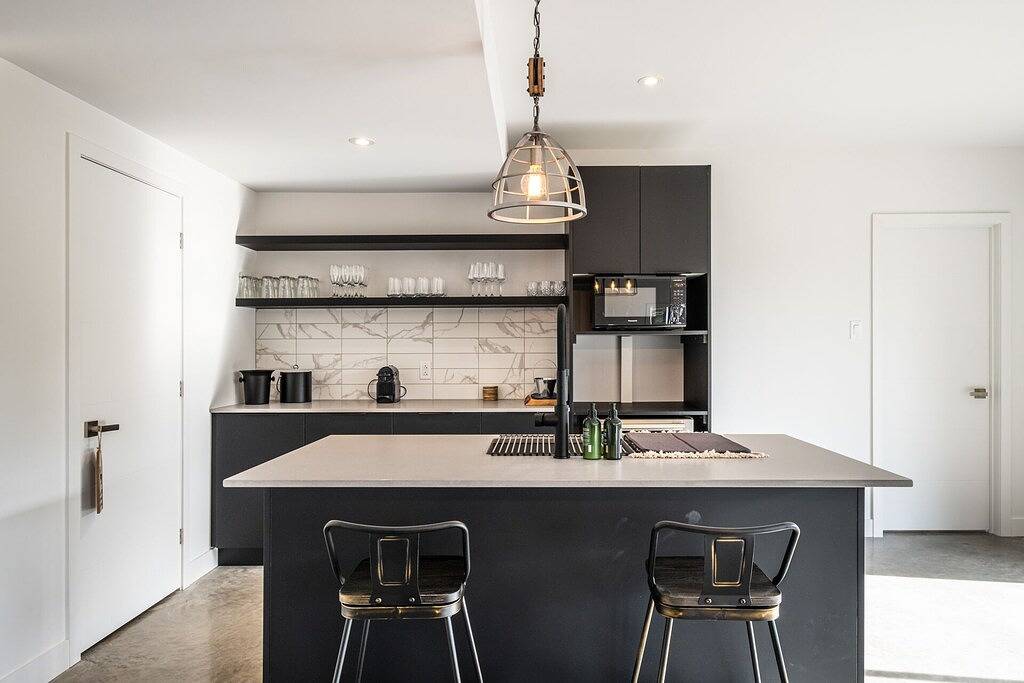 Chalet Denali | Hot tub | Sauna | Outdoor Firepit / Tremblant Living in La Conception, Québec