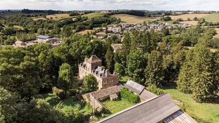 Maison de campagne pour 15 personnes, avec jardin et vue, animaux acceptés à Arvieu