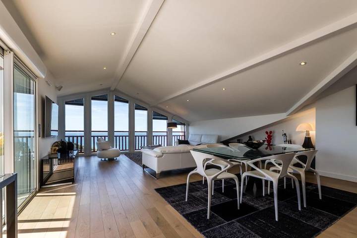 Gîte pour 6 personnes, avec terrasse dans Plage du Pavillon Royal