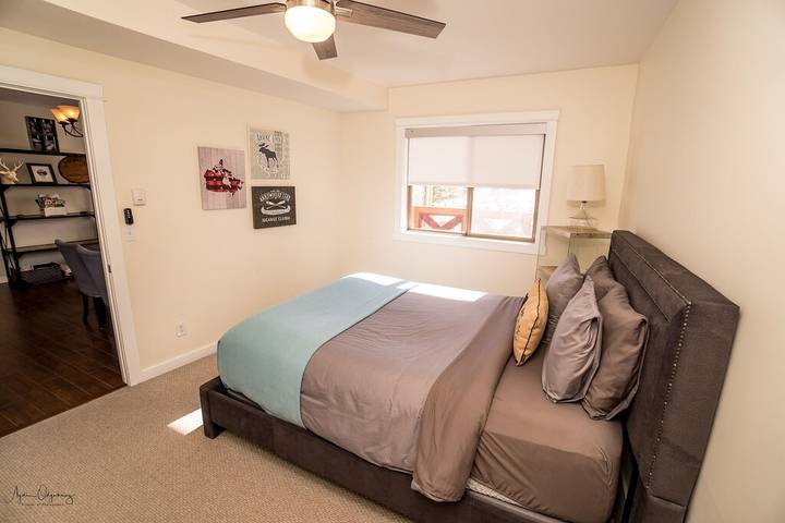 Ferienwohnung für 8 Personen, mit Whirlpool und Balkon in Alberta