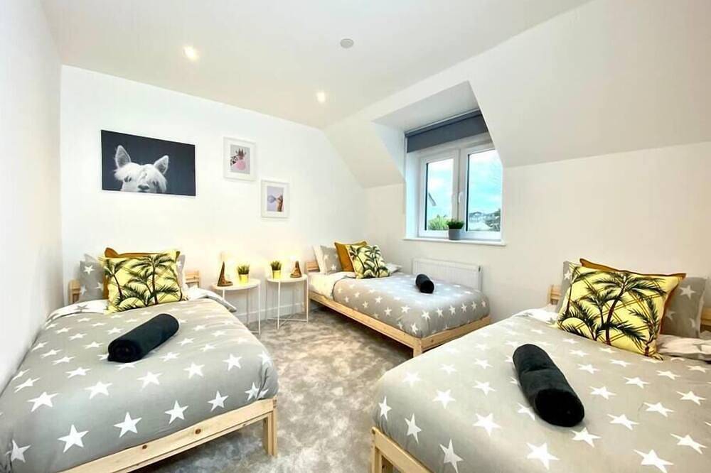 Beautiful New 3 bedroom house - garden & parking in Dorset