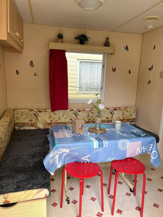 Camping pour 4 personnes, avec Terrasse et Piscine