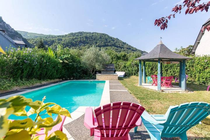 Location de vacances pour 6 personnes, avec Balcon et Jacuzzi ainsi que Terrasse et Jardin dans Geu