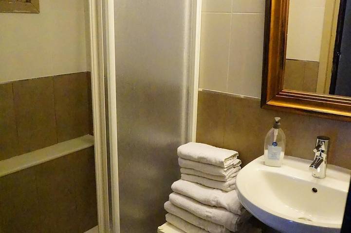 Appartement entier, Art Nouveau 2 Bedroom in the Historic Eixample D.  Free luggage storage service. in Barcelona Centre, Barcelone