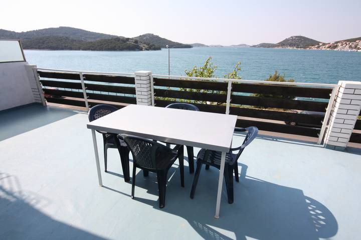 Ferienwohnung für 4 Personen, mit Balkon/Terrasse in Tisno