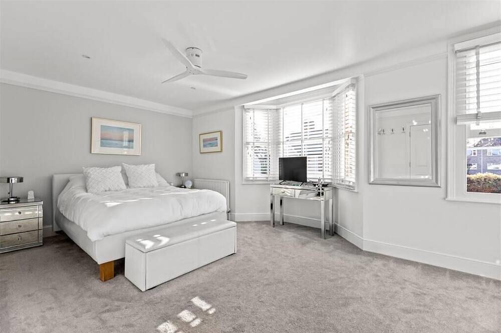 Stylish Windsor Home | Hot Tub | Town Centre in Windsor, Berkshire