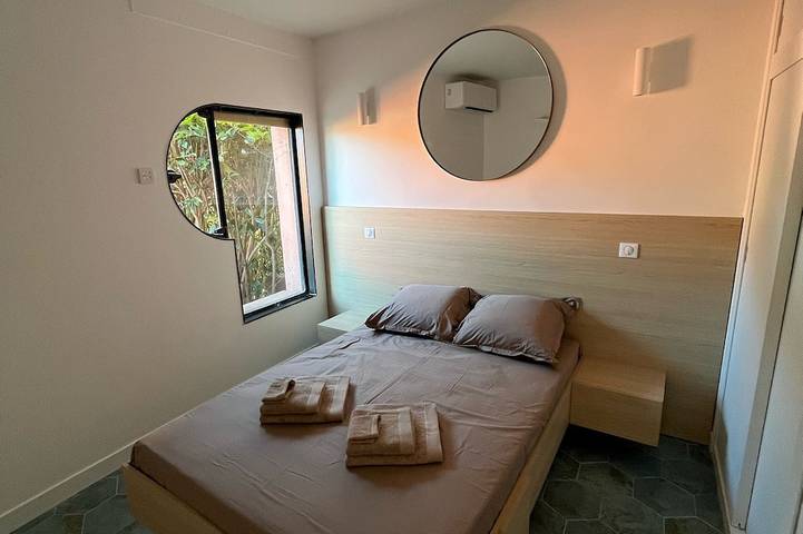 Ferienwohnung für 7 Personen, mit Terrasse und Whirlpool in Porquerolles - 4