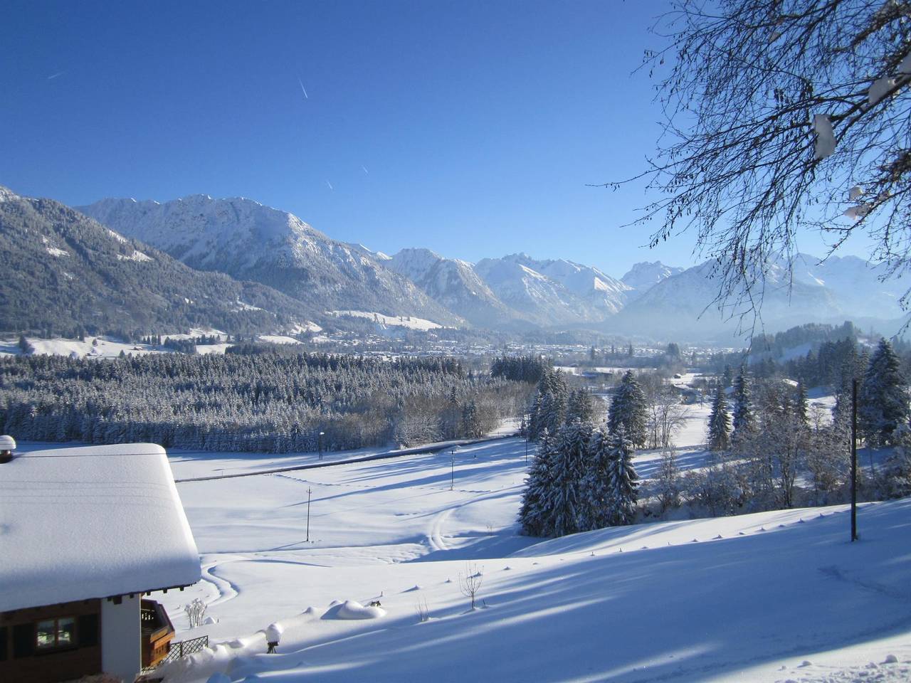 Geheel vakantieappartement, Hahnenköpfle - Schlafzimmer mit Balkon in Fischen, Zwaben (Bayern)
