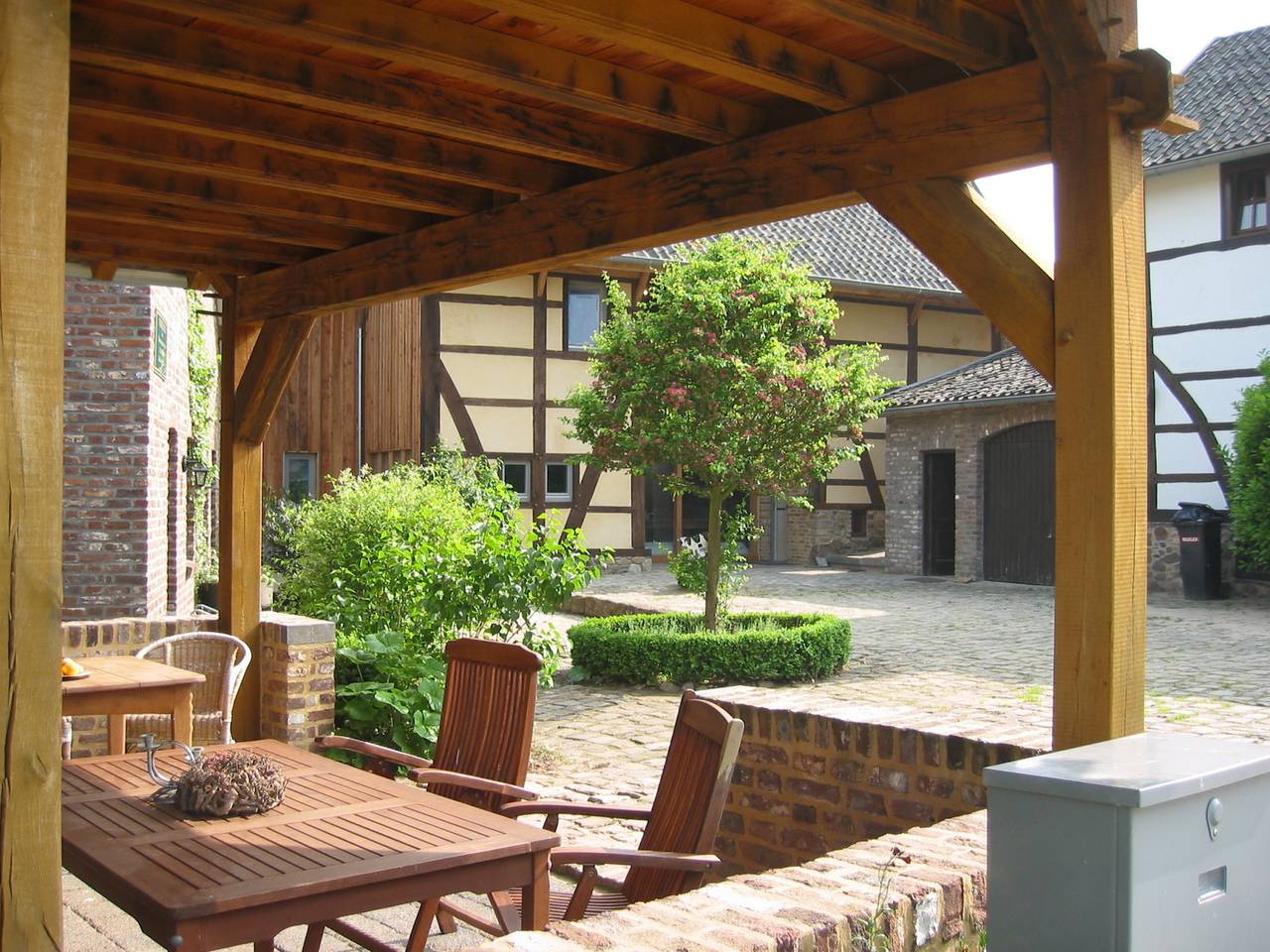 Geheel appartement, Sfeervol 7-persoons appartement met overdekt terras in Mechelen in Limburg