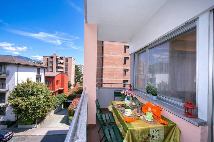 Apartamento entero, Kiki House for 4 with Balcony & Lift in Lugano, Lago de Lugano