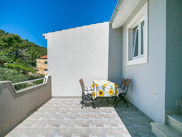 Ganze Wohnung, Reizvolle Ferienwohnung am Meer in Stomorska, Solta