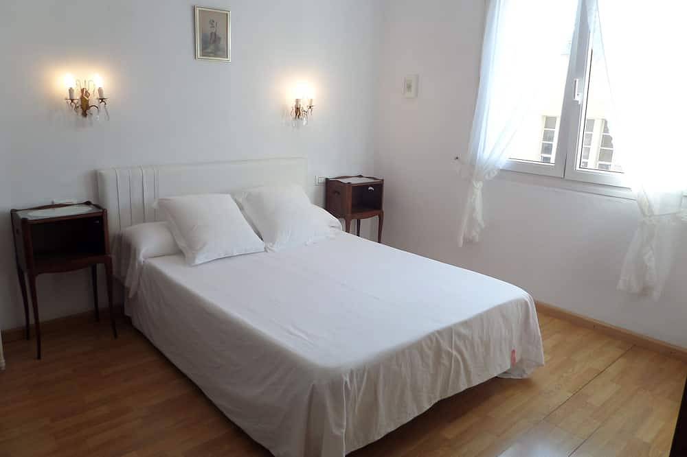 Entire apartment, Great Apartment In Sea Front. Best Possible Location In Town. in Els Pins Blanes, Blanes
