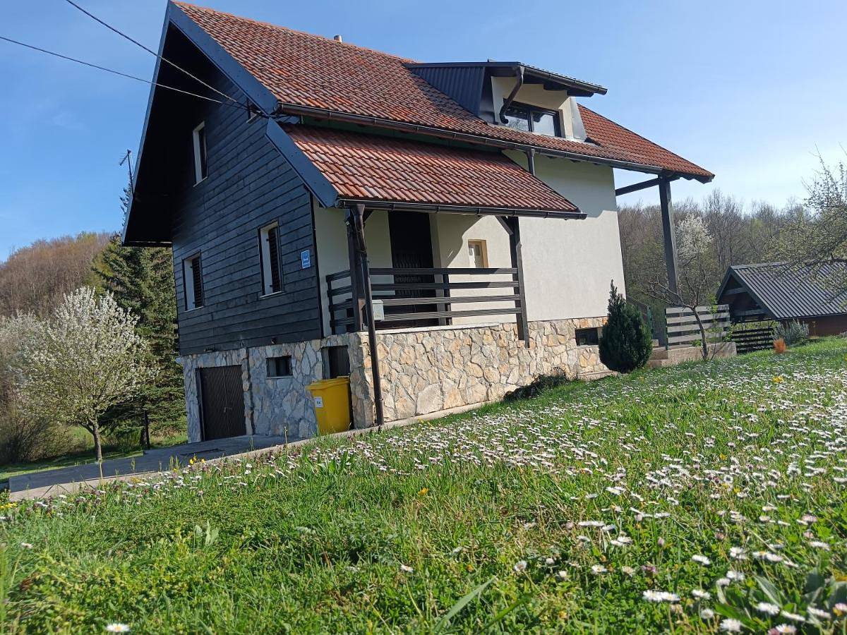 Ganze Wohnung, Two-Bedroom Apartment in Lovinac, Naturpark Velebit
