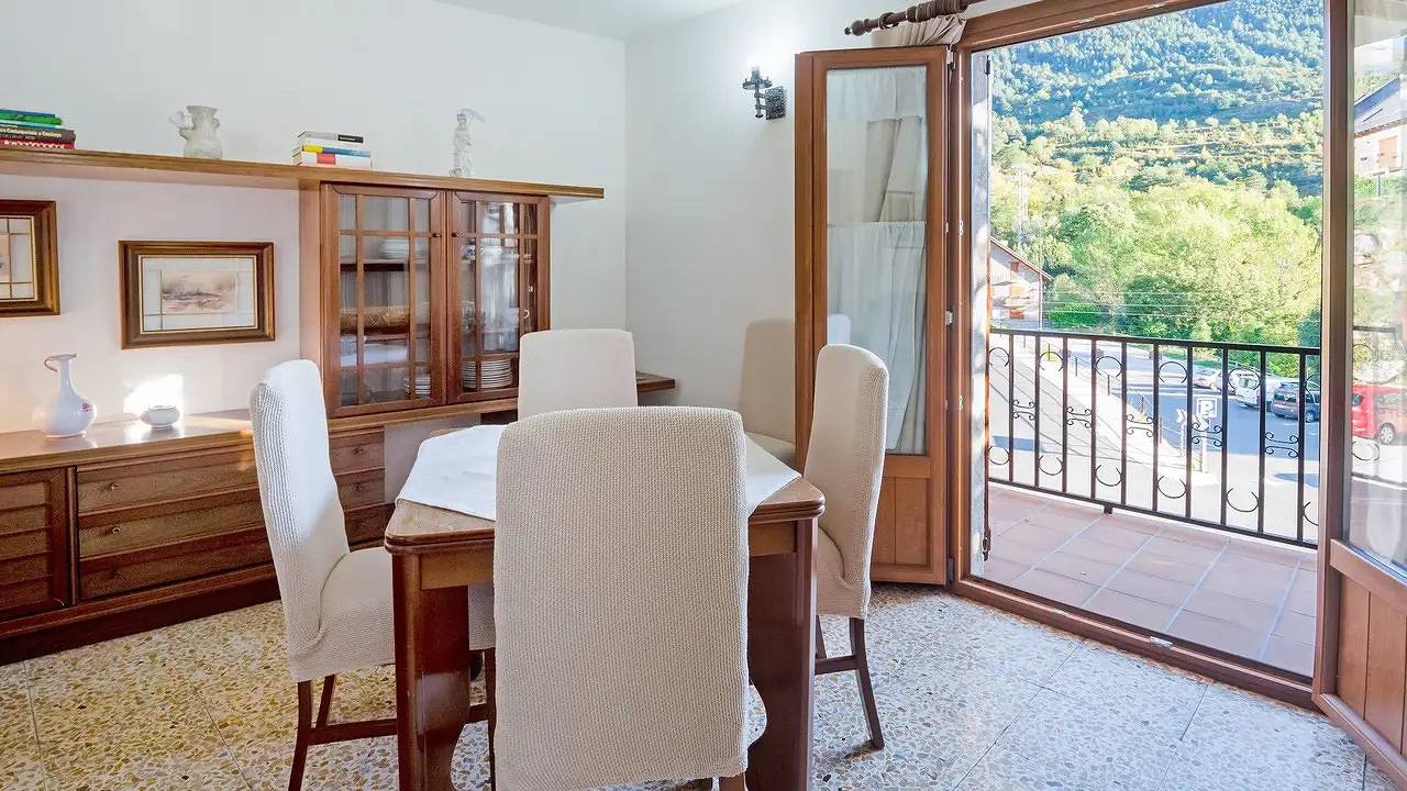 Apartamento vacacional entero, Apartamento de vacaciones para 5 personas con balcón in Boí, Valle de Bohí
