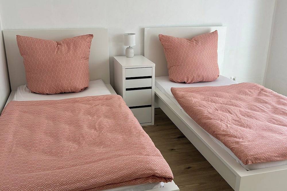 Ganze Wohnung, Moderne Ferienwohnung mit Balkon - nur 1 min. zum Freibad, für bis zu 4 Gäste in Boppard, Mittelrhein