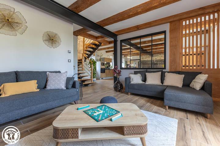 Gîte pour 10 personnes, avec Jacuzzi et Terrasse ainsi que Jardin et Vue