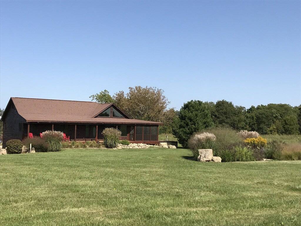 Live Lodge Life mit 3 Kingsize-Betten, Whirlpool im Freien, Billardtisch, 6 Flachbildfernseher in Jo Daviess County