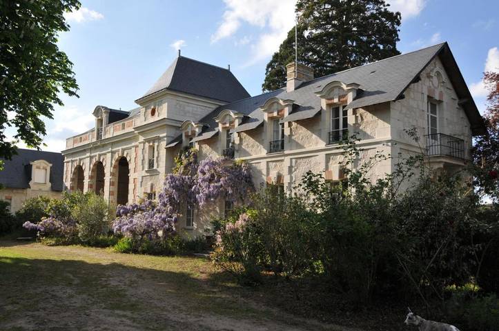 Location de vacances pour 2 personnes, avec Balcon ainsi que Terrasse et Jardin à Brain-sur-Allonnes