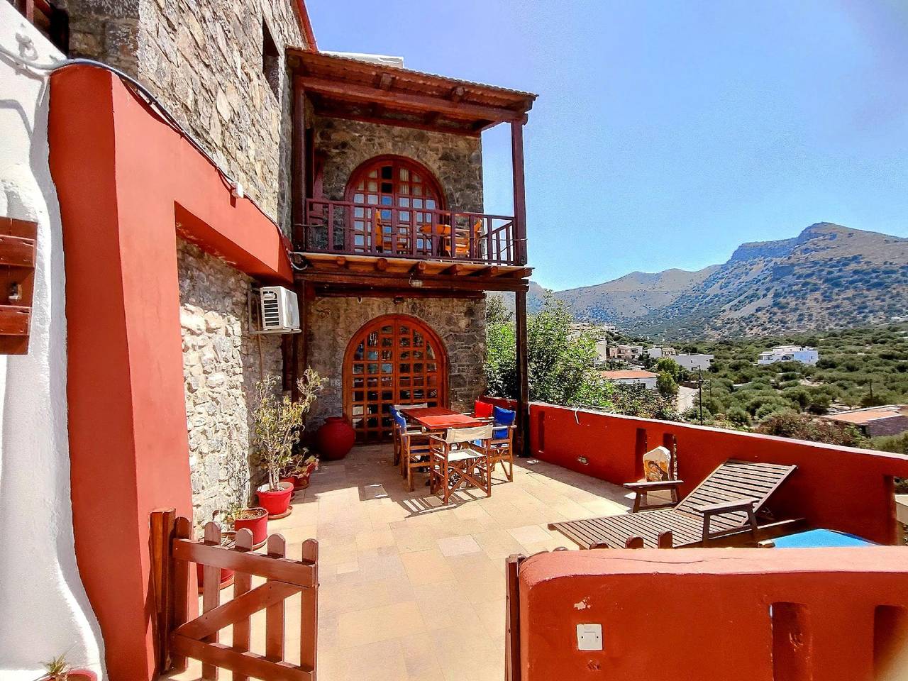 Cretan Stone Home with a communal swimming pool in Elunda, Norte de Creta