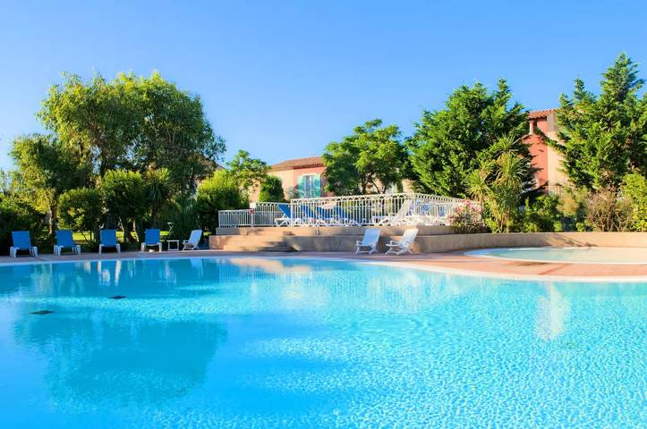 Villa pour 6 personnes, avec terrasse et piscine ainsi que vue et jardin à Giens - 2