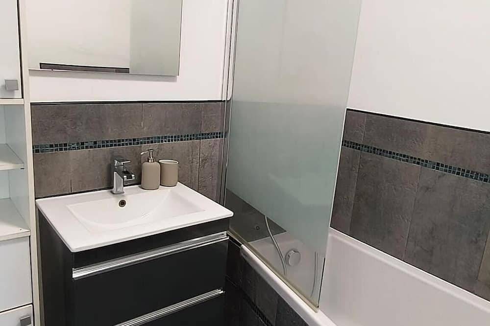Entire apartment, Bright Apartment in Argenteuil, Val-d'Oise