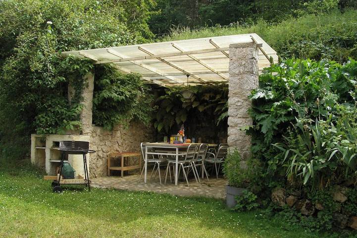 Location de vacances pour 15 personnes, avec jardin à Camarade (Ariège)