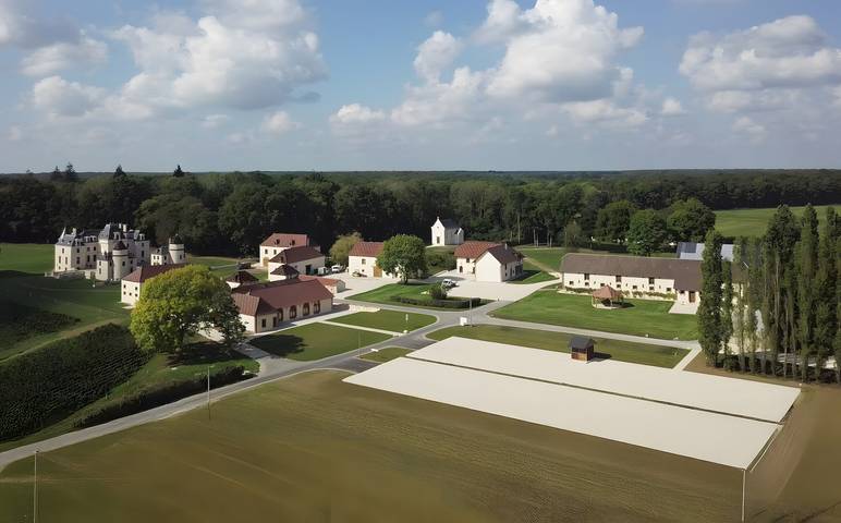 Bed and Breakfast 'Chasserie 1 Pmr – Grange Arthuis' mit Wlan und Klimaanlage in Lavau, Loire-Tal