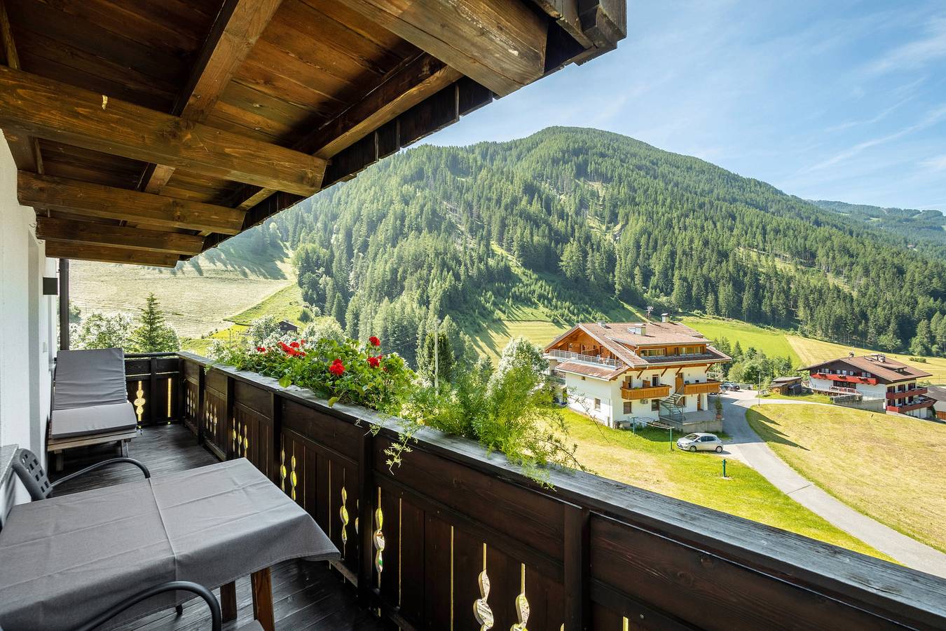 Appartamento intero, Appartamento 'Bergkristall 1' con vista sulle montagne, giardino in comune e Wi-Fi in San Giacomo, Valle Aurina