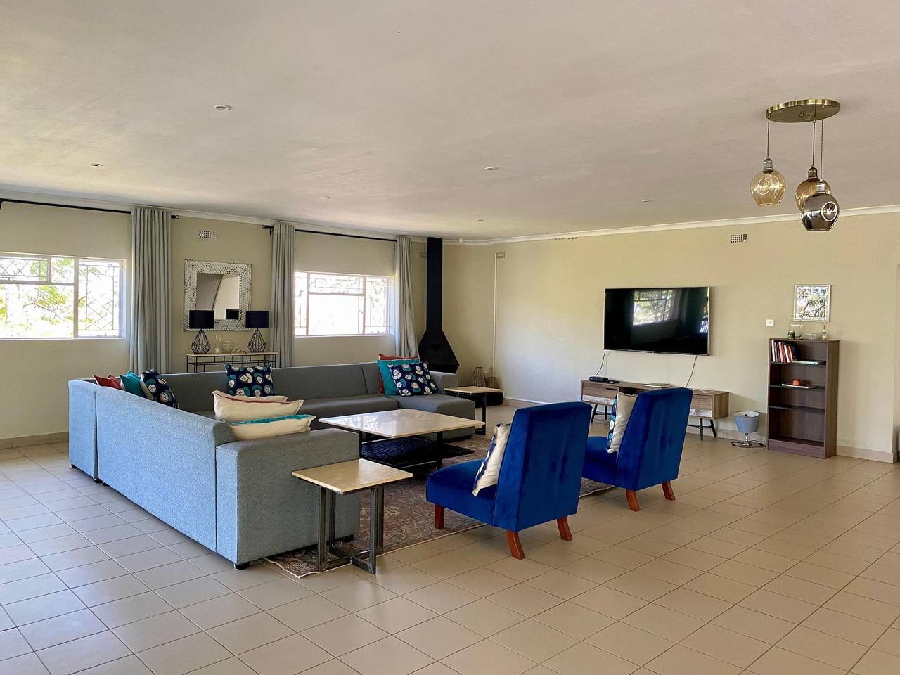 Spacious 5 bed with spacious living area + Dam View - 2246 in Zimbabwe