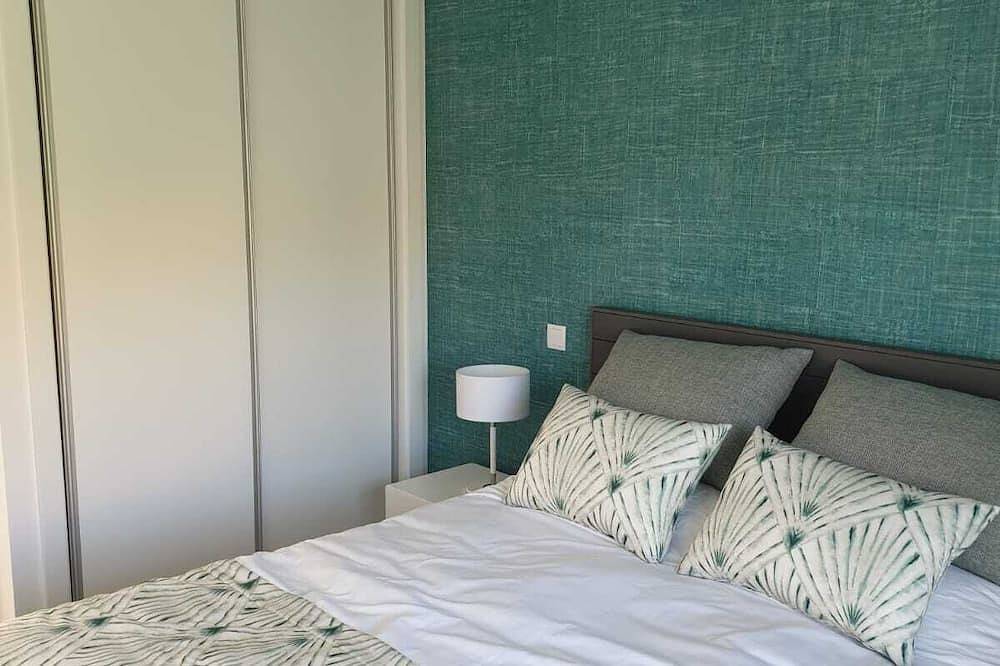 Hel lägenhet, Nabaía, ground floor new apartment 7-9 pers. with sea view in Salir do Porto in Salir do Porto, Tornada e Salir do Porto