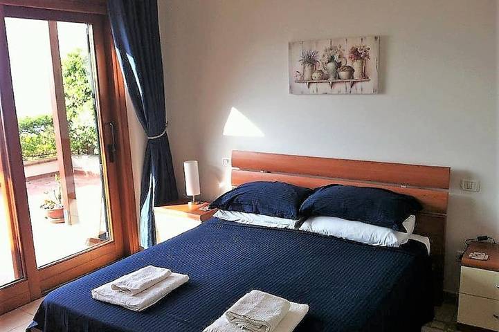 Location de vacances pour 5 personnes, avec Balcon ainsi que Jacuzzi et Jardin à Zambrone - 3