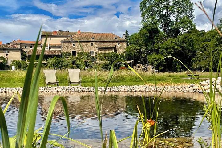 Location de vacances pour 22 personnes, avec jardin à Saint-Dier-d'Auvergne