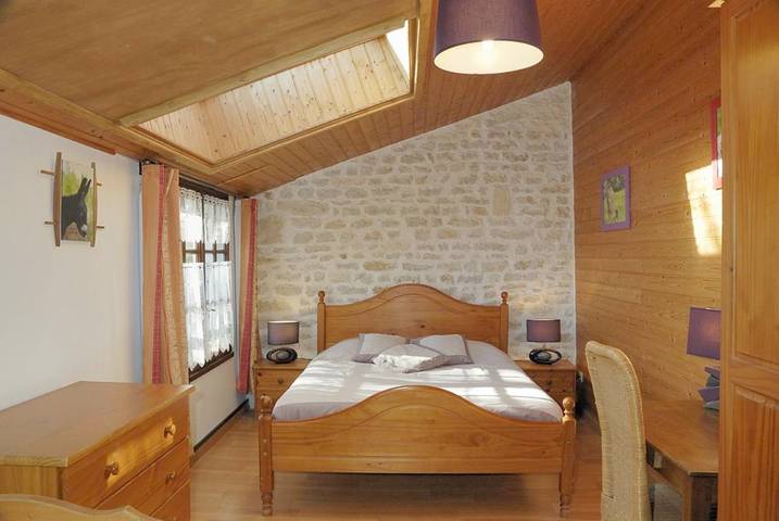 Location de vacances pour 4 personnes, avec jardin et terrasse ainsi que vue et piscine à Benet - 4