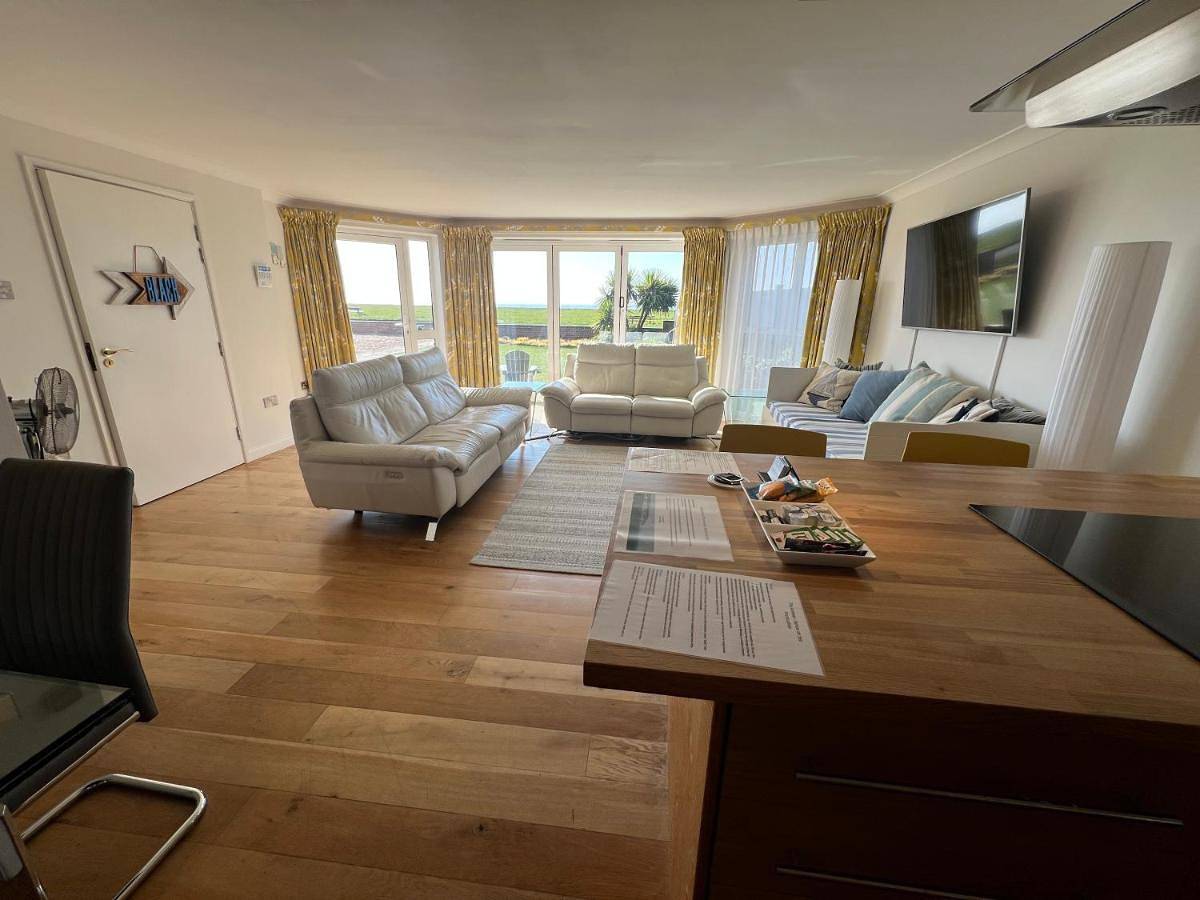 Barton on Sea self contained, stunning sea views in Barton on Sea, Hampshire