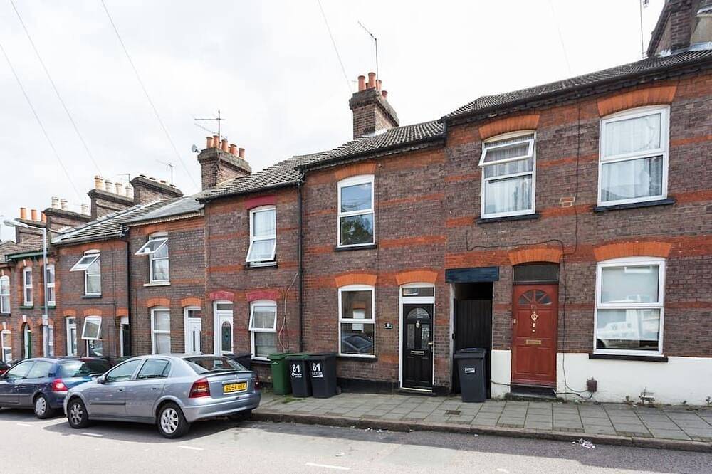Ashton House Luton Accommodation in Luton, Chiltern Hills