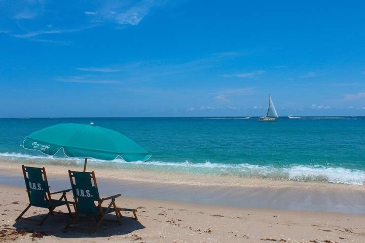 Vacation rental for 4 people, with yard and terrace in Singer Island