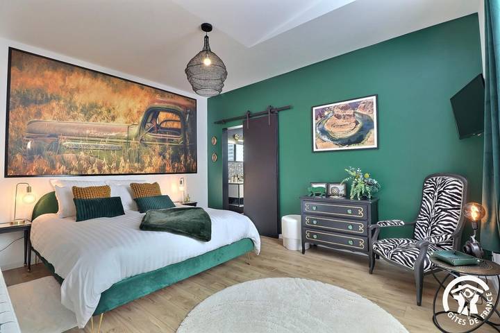 Chambre d’hôte pour 2 personnes, avec Terrasse et Jacuzzi ainsi que Jardin et Vue à Landéan