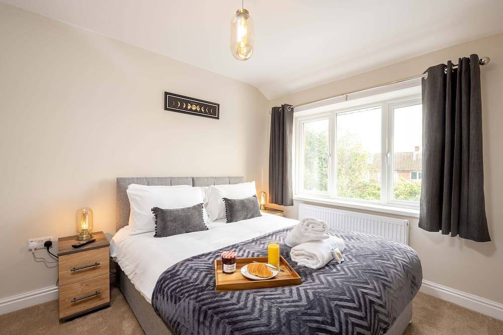 *New Exclusive* Luxury spacious 6-bed, sleeps 14- Solihull,Jlr, Nec, Birmingham in Solihull, Birmingham y alrededores