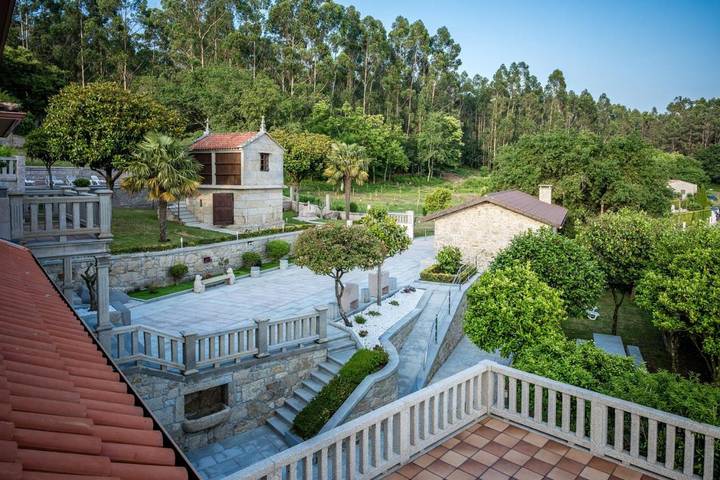 Casa de vacaciones para 12 personas, con vistas además de jardín y piscina, Se admiten mascotas en Provincia de Pontevedra - 2
