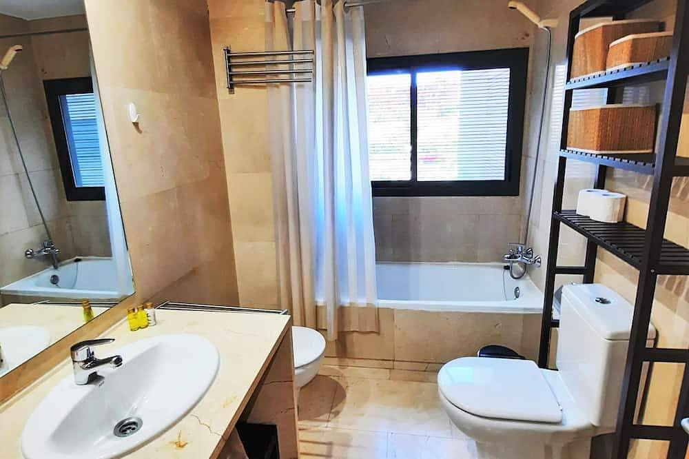Entire apartment, Las Tablas - 3 Bedrooms with terrace in Punto de Atención al Ciudadano, Madrid