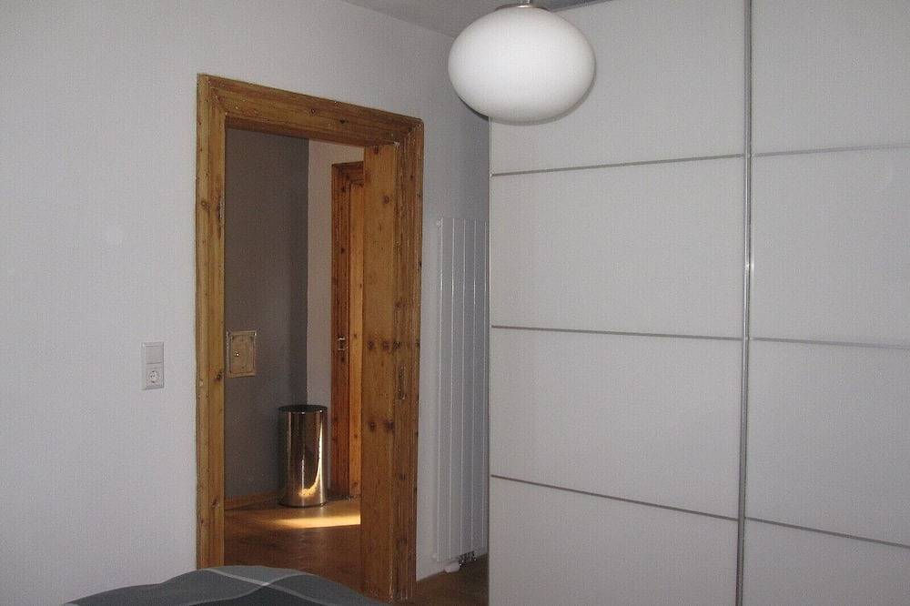 Ganze Wohnung, Traumhafte Ferienwohnung nur 200 Meter vom See entfernt in Tutzing, Starnberger See