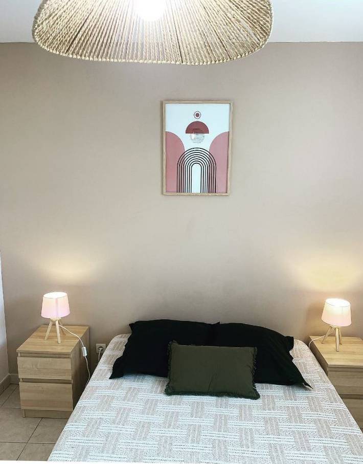 Gîte pour 8 personnes, avec jardin ainsi que terrasse et piscine, animaux acceptés à Balazuc - 3