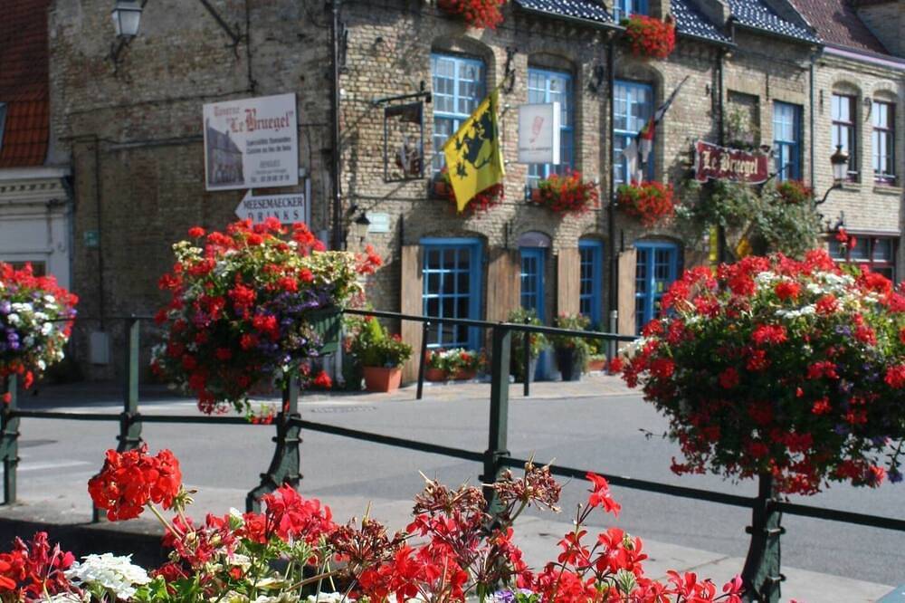 Entire apartment, Savane B&B in Bergues, Dunkirk region