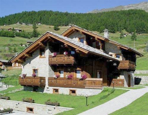Appartamento per 4 persone, con sauna e idromassaggio nonché giardino in Ayas