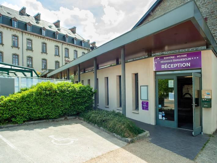 Location de vacances pour 2 personnes, avec piscine, adapté aux familles à Dinan