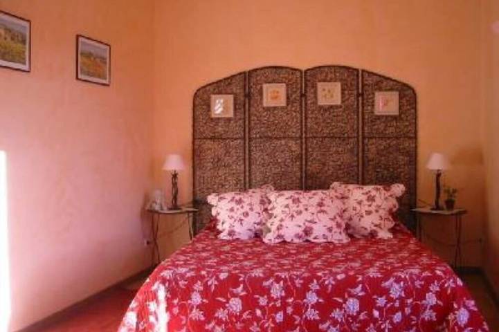 Gîte pour 2 personnes, avec balcon et piscine à Montaren-et-Saint-Médiers - 2