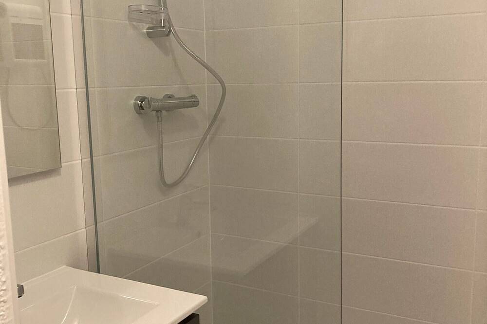 Ganze Wohnung, Gemütliche Wohnung mit Balkon, direkt an den Pisten, 50m vom Skilift, 2 Schlafzimmer, 4 Schlafplätze in La Ferrière, Le Pleynet