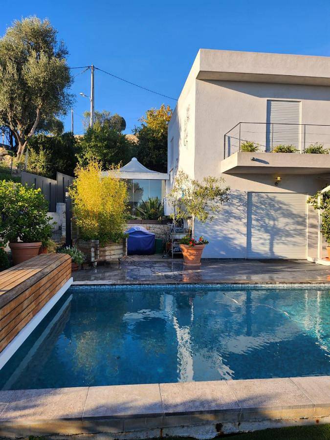 Location de vacances pour 8 personnes, avec balcon et piscine ainsi que jardin et jacuzzi à Castellar - 3