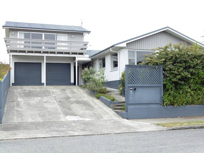 Holiday home for 13 people, with garden, with pets in Wellington